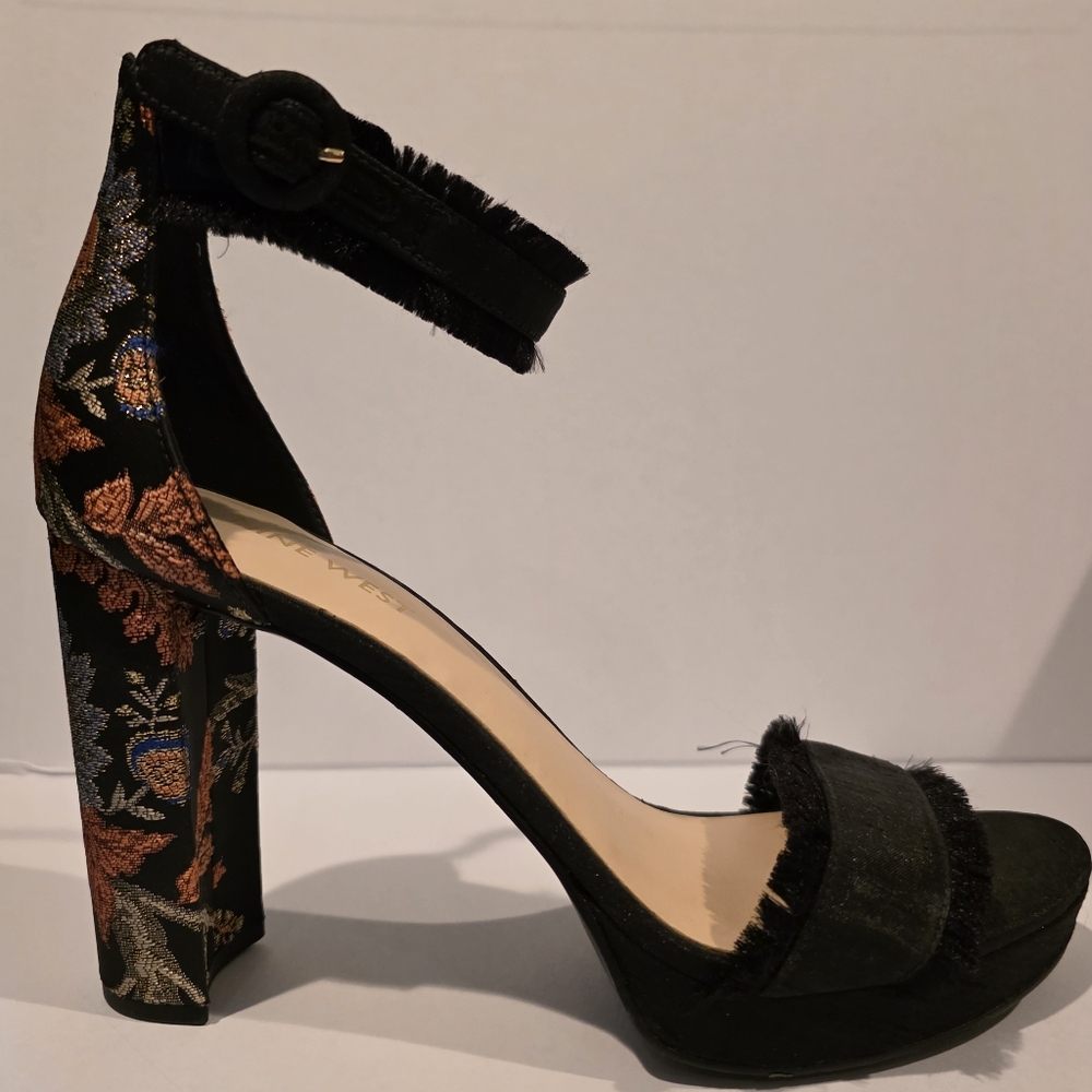 BRAND NEW Nine West Jacquard Strappy Heels